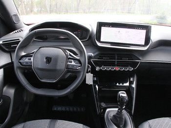 Peugeot 2008 1.2i Allure Navigation Tom Tom LED 17 ZOLL