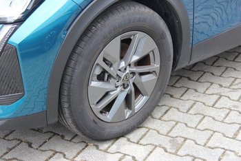 Peugeot 408 Mild Hybrid 145PS Automatik Allure Adaptiv Tempomat LED