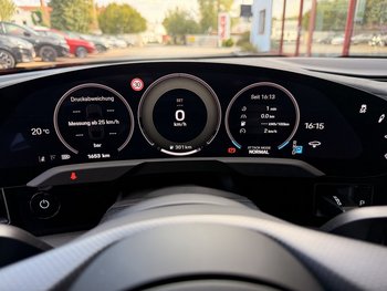 Porsche TAYCAN Turbo GT WEISSACH 1033PS Blackline-Paket Bose Schwellerverkleidung Race TEX Active Ride