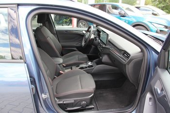Ford Focus Turnier 1.5d 115PS ST-LINE LED Tempomat 17ZOLL