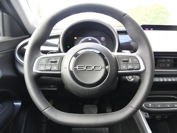 FIAT 600 1.2 Mild Hybrid 145PS Automatik LED wireless CAM 17ZOLL