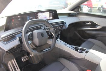 Peugeot 5008 1.2i 145PS GT FULL-LED 7 Sitze Sitzheizung 19ZOLL