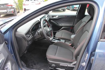 Ford Focus Turnier 1.5d 115PS ST-LINE LED Tempomat 17ZOLL