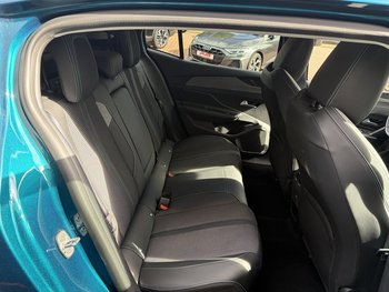 Peugeot 408 1.6e HYBRID LED Adaptiv Tempomat ALU 19 ZOLL CAM