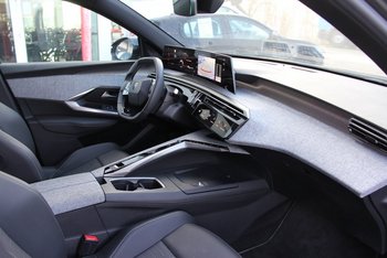 Peugeot 5008 1.2i 145PS GT FULL-LED 7 Sitze Sitzheizung 19ZOLL