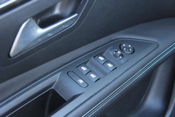 Peugeot 3008 HYBRID (PHEV) 181PS Allure LED NAVI Kamera Adaptiv Tempomat 19 ZOLL