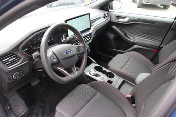 Ford Focus Turnier 1.5d 115PS ST-LINE LED Tempomat 17ZOLL