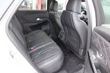 DS Automobiles DS7 Plug in Hybrid 299PS Allrad RIVOLI LED NAV 19Zoll