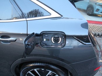 DS Automobiles DS7 Plug in Hybrid 299PS Allrad RIVOLI LED NAV 19Zoll