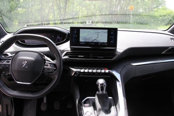 Peugeot 3008 1.2i Allure Navigation LED 18 ZOLL Keyless Kamera