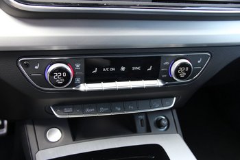 Audi Q5 Sportback 40 TDI Quattro S-Line Black Edition MATRIX Sitzheizung Ass-Paket Stadt & Tour