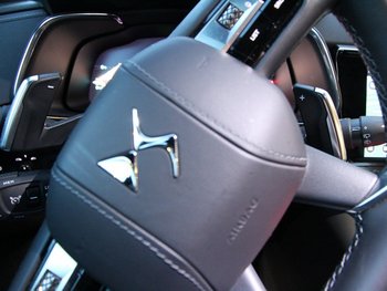 DS Automobiles DS7 Plug in Hybrid 299PS Allrad RIVOLI LED NAV 19Zoll