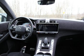 DS Automobiles DS7 Plug in Hybrid 299PS Allrad Performance Line LED NAV 19Zoll