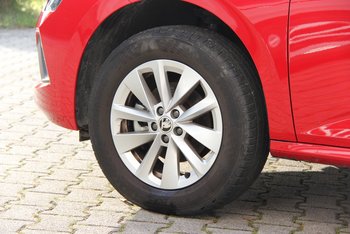 Skoda Kamiq TSI Selection Kamera Klimaautomatik LED ALU 16 ZOLL Sunset Smart Link