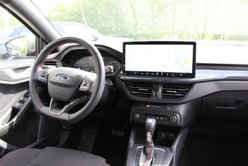 Ford Focus Turnier 1.0 155PS ST-LINE LED Adaptiv Tempomat CAM 17ZOLL