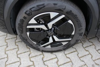 Peugeot e-2008 Elektro 136PS 50 KWH Allure LED SmartLink Tempomat 11KW