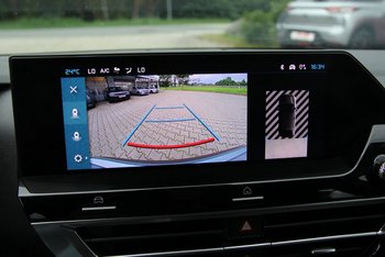 Citroen C4 1.2i 131PS Automatik PLUS LED Navigation Tom Tom Kamera ALU 18 ZOLL