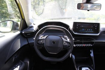 Peugeot 208 1.2i 110PS Automatik STYLE LED PDC Tempomat Spurassistent