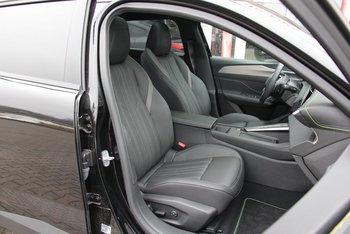 Peugeot 408 1.6e HYBRID GT Schiebedach Leder Nappa FULL-LED Night Vision