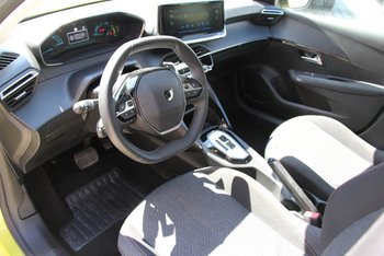 Peugeot 208 1.2i 110PS Automatik STYLE LED PDC Tempomat Spurassistent