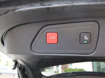 Peugeot 3008 1.2i Allure Pack Adaptiv Tempomat Navigation LED 18 ZOLL Keyless Kamera
