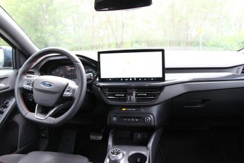 Ford Focus Turnier 1.5d 115PS ST-LINE LED Tempomat 17ZOLL