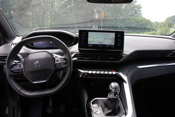 Peugeot 3008 1.2i Allure Pack Navigation LED 18 ZOLL Keyless Kamera