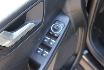 Ford KUGA FHEV HYBRID 190PS ST-LINE NAV CAM ALU 18 ZOLL Winterpaket