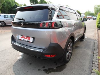 Peugeot 5008 1.2i Allure Pack 7 Sitze Navigation ALU 18 ZOLL