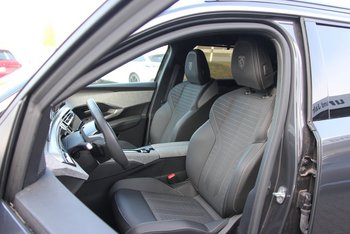 Peugeot 5008 1.2i 145PS GT FULL-LED 7 Sitze Sitzheizung 19ZOLL