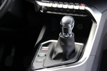 Peugeot 3008 1.2i Allure Pack Navigation LED 18 ZOLL Keyless Kamera