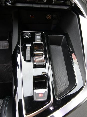 Peugeot 3008 HYBRID (PHEV) 181PS Allure LED NAVI Kamera Adaptiv Tempomat 18 ZOLL