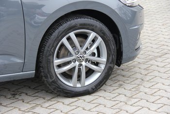 VW Touran 1.5 TSI DSG Comfortline 7 Sitze LED NAVI Winter-Paket Adaptiv Tempomat