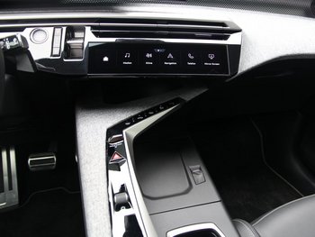 Peugeot 5008 1.2i 145PS GT FULL-LED 7 Sitze Sitzheizung 19ZOLL