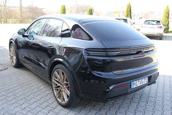 Porsche Macan Turbo Elektro 639PS Allrad Matrix-LED HUD 22ZOLL HA-Lenkung AHK