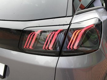 Peugeot 3008 1.2i Allure Pack Adaptiv Tempomat Navigation LED 18 ZOLL Keyless Kamera