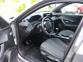 Peugeot 2008 1.2i Allure Navigation Tom Tom LED 17 ZOLL