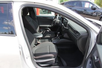 Ford Focus Turnier 1.0 155PS ST-LINE LED Adaptiv Tempomat CAM 17ZOLL