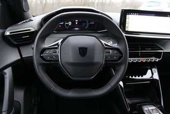 Peugeot e-2008 Elektro 136PS 50 KWH Allure LED SmartLink Tempomat 11KW