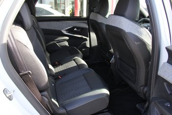 Peugeot 5008 1.2i 145PS GT FULL-LED 7 Sitze Sitzheizung 19ZOLL