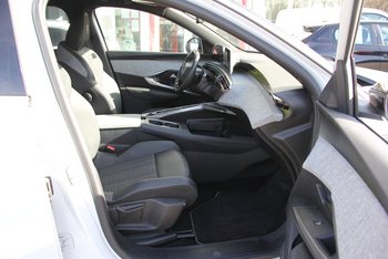 Peugeot 5008 1.2i 145PS GT FULL-LED 7 Sitze Sitzheizung 19ZOLL