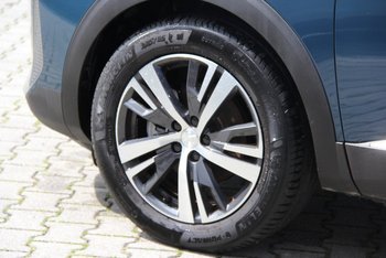 Peugeot 3008 HYBRID (PHEV) 181PS Allure LED NAVI Kamera Adaptiv Tempomat 19 ZOLL