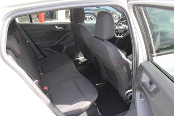 Ford Focus Turnier 1.0 155PS ST-LINE LED Adaptiv Tempomat CAM 17ZOLL