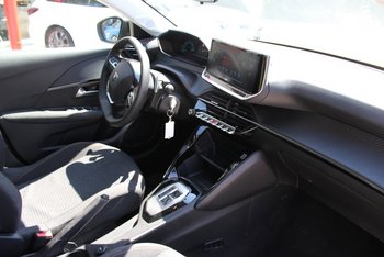 Peugeot 208 1.2i 110PS Automatik STYLE LED PDC Tempomat Spurassistent
