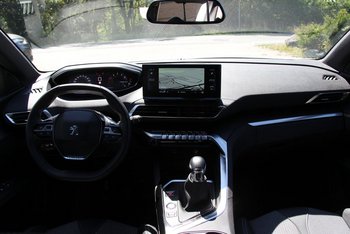 Peugeot 3008 1.2i Allure Navigation LED 18 ZOLL Keyless Kamera