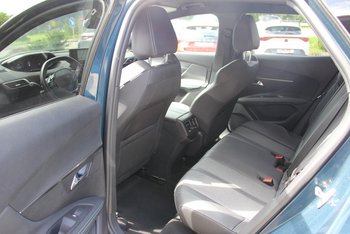 Peugeot 3008 1.2i Allure Pack Navigation LED 18 ZOLL Keyless Kamera