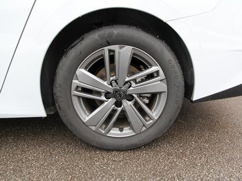 Peugeot 308 SW1.2i Style Adaptiv Tempomat Navi LED 16 ZOLL