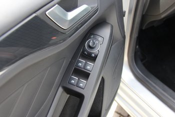 Ford Focus Turnier 1.0 155PS ST-LINE LED Adaptiv Tempomat CAM 17ZOLL