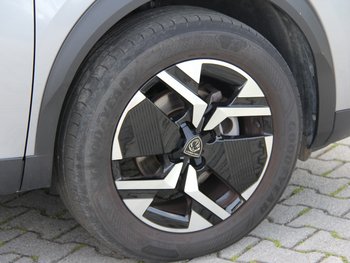 Peugeot 2008 1.2i Allure Navigation Tom Tom LED 17 ZOLL