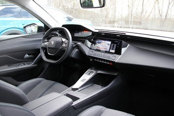 Peugeot 408 Mild Hybrid 145PS Automatik Allure Adaptiv Tempomat LED